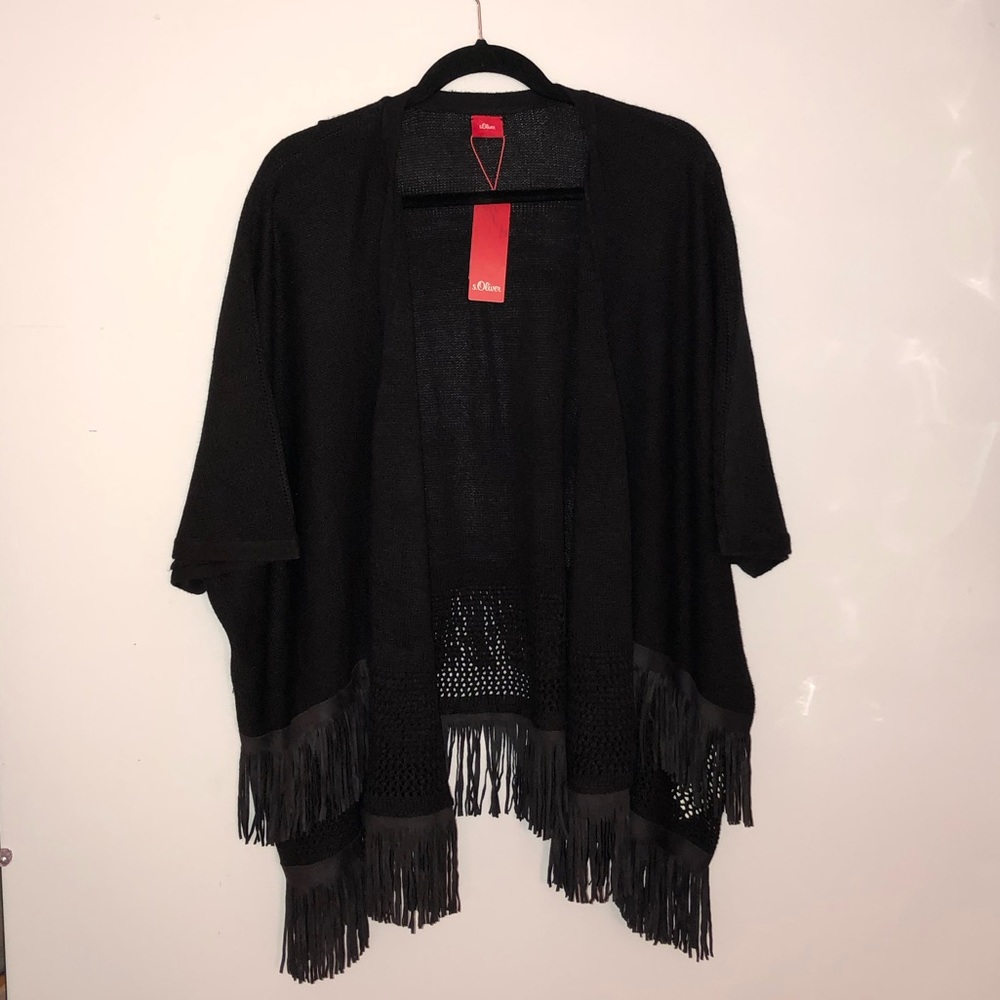 Short sleeve cardigan with felt tassel detailing.